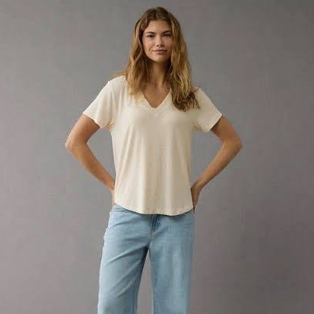 American Eagle Soft & Sexy Cream V-Neck